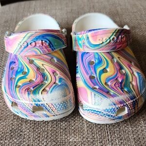 CROCS Kids Swirl Pattern Clogs